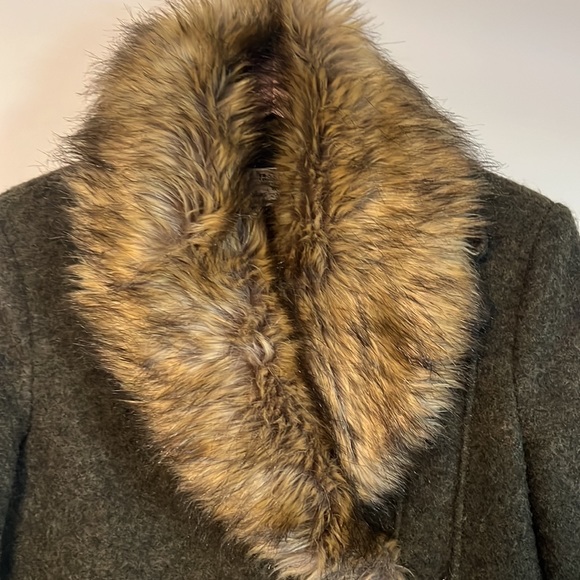 Zara women’s wool blend jacket with faux fur collar (removable) - Picture 2 of 5